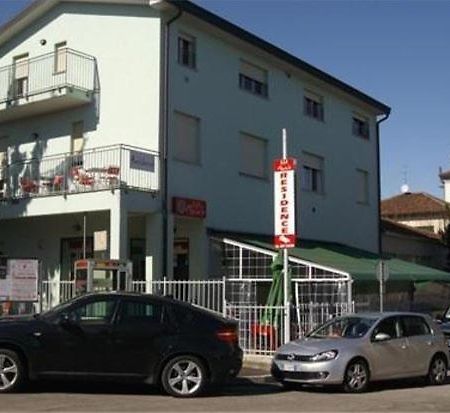 Residence Mariele Tavazzano Bagian luar foto