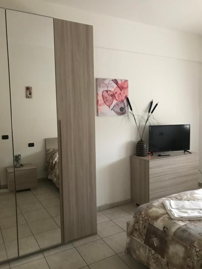 Residence Mariele Tavazzano Bagian luar foto