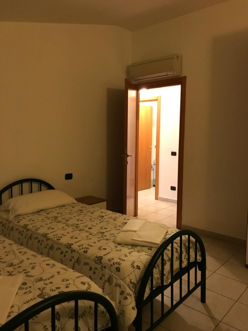 Residence Mariele Tavazzano Bagian luar foto
