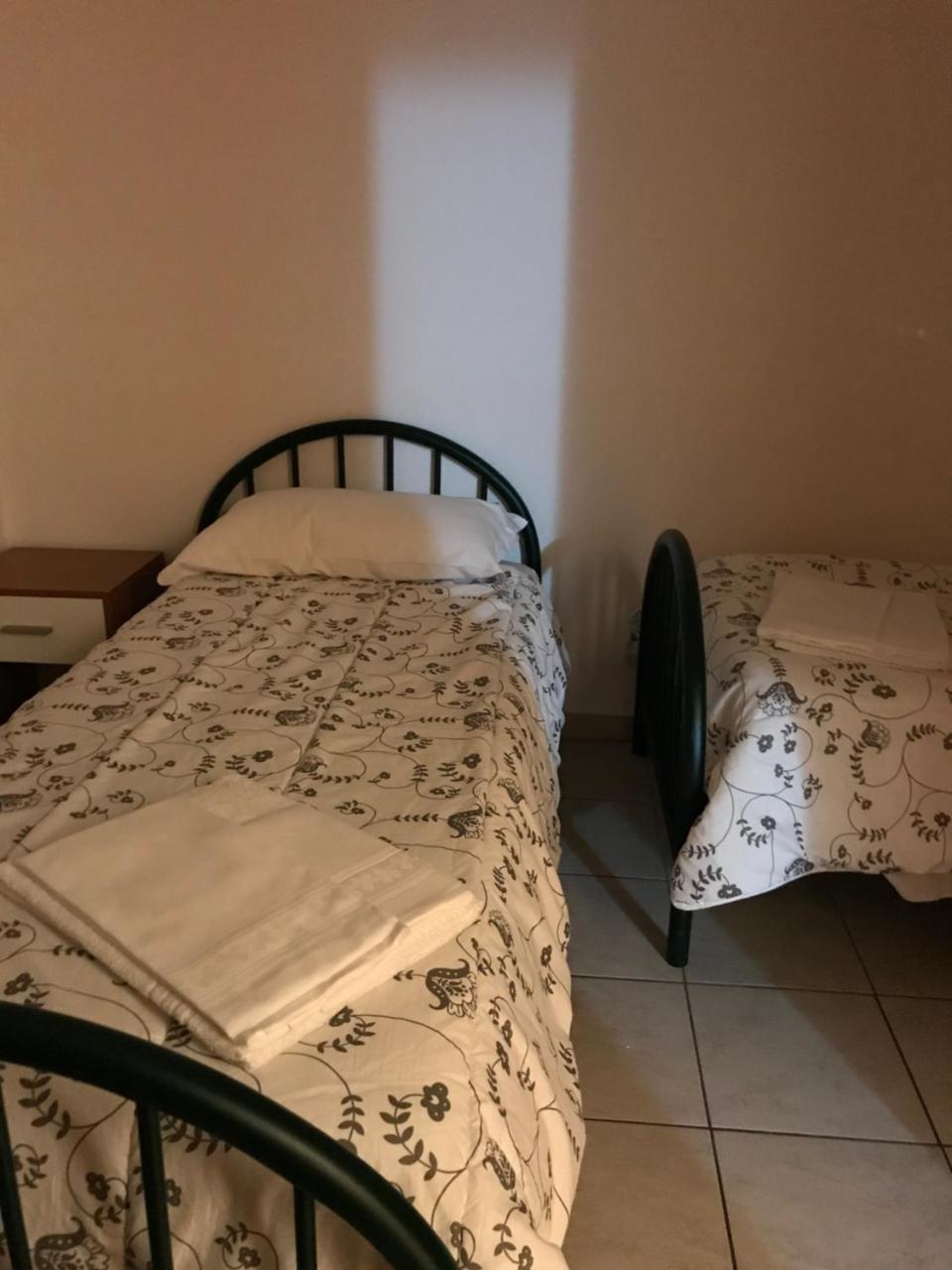 Residence Mariele Tavazzano Bagian luar foto