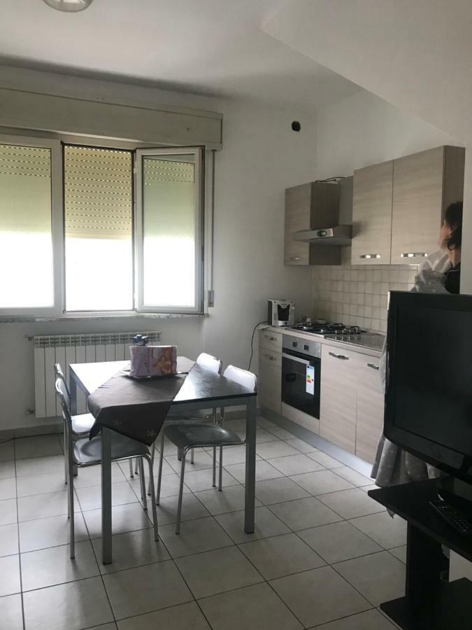Residence Mariele Tavazzano Bagian luar foto